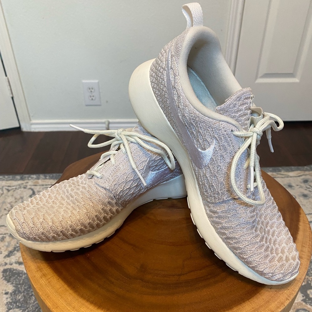 Nike Womens Roshe One Flyknit Shoe Size 7